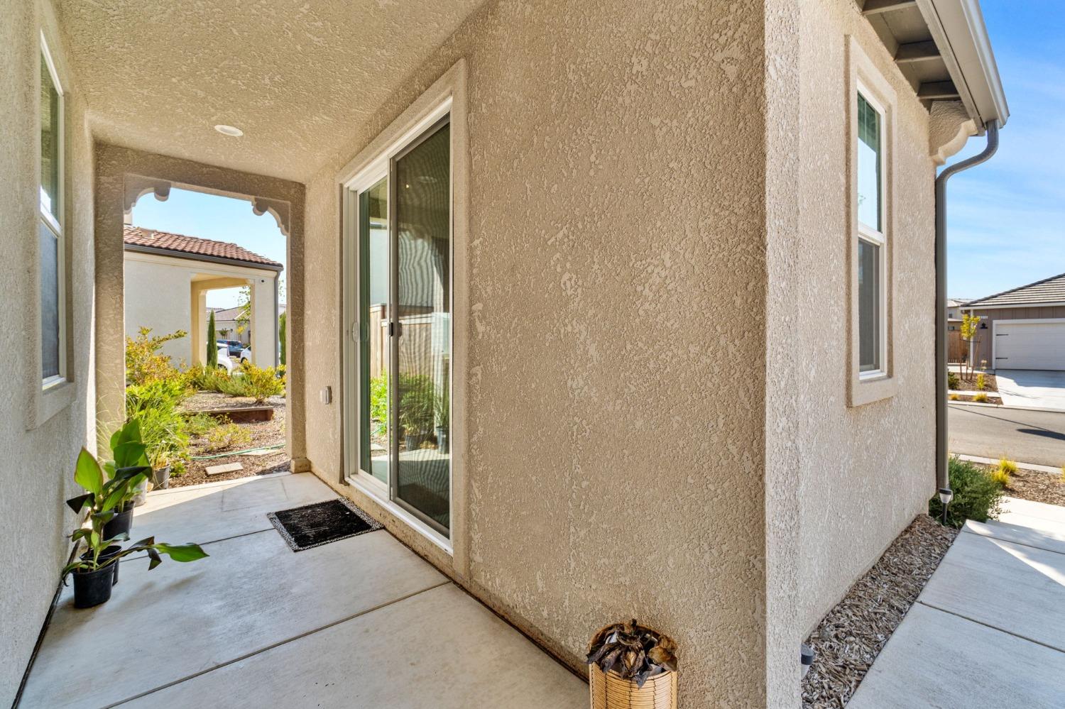 4218 Oak Knoll Road Madera, CA 93636 - Photo 23 of 37 a view of a hallway and a livingroom with furniture