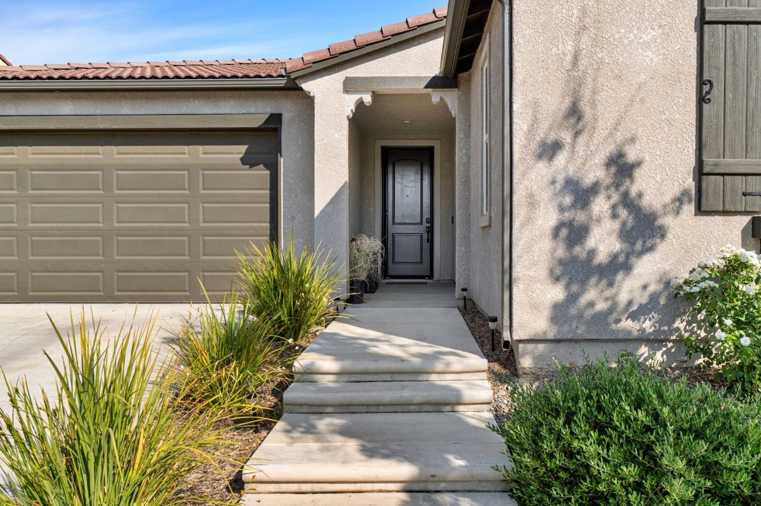 4218 Oak Knoll Road Madera, CA 93636 - Photo 3 of 37 a view of a pathway of the house