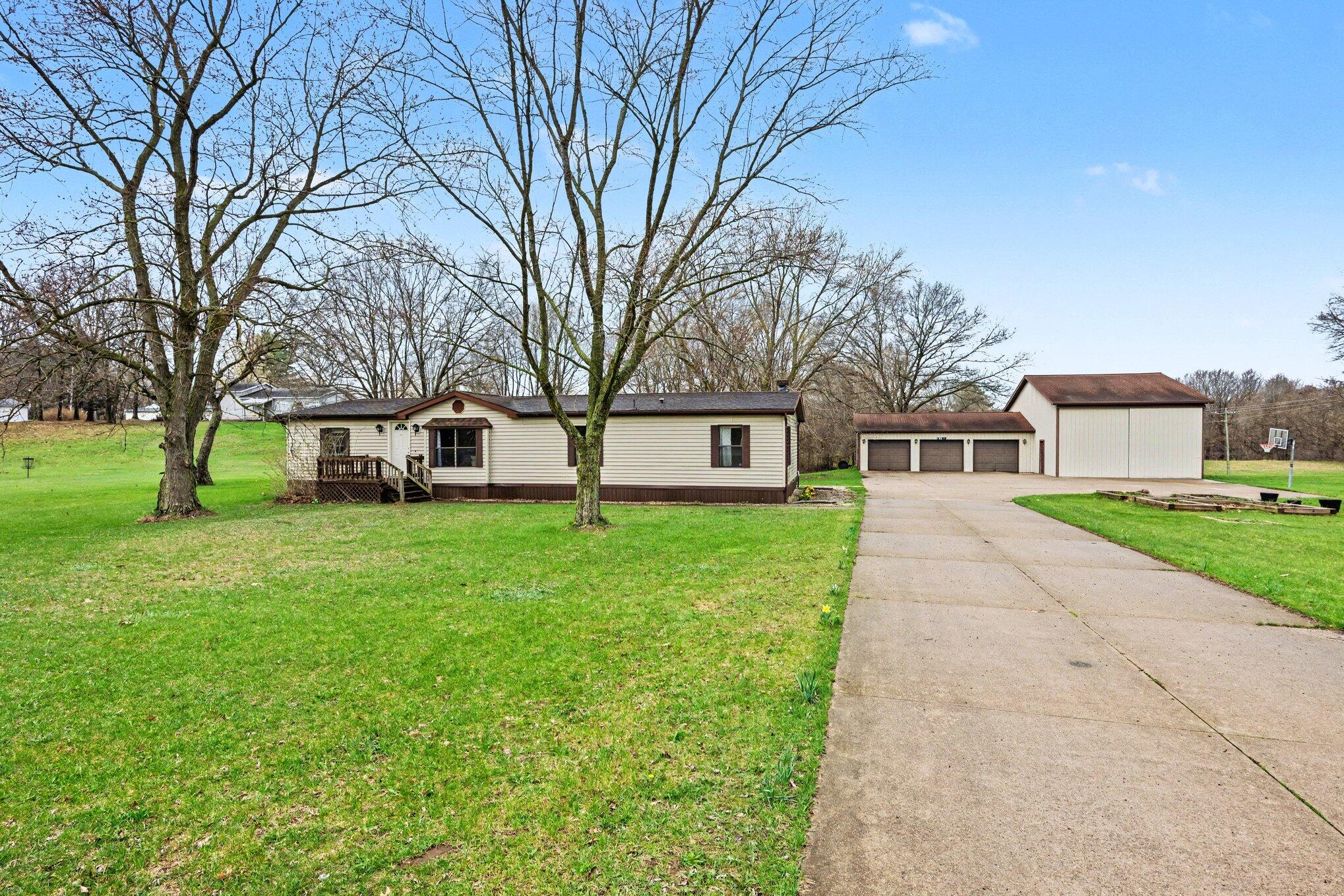 1216 10th Street Martin, MI 49070 - Photo 4 of 38 003_file_8709