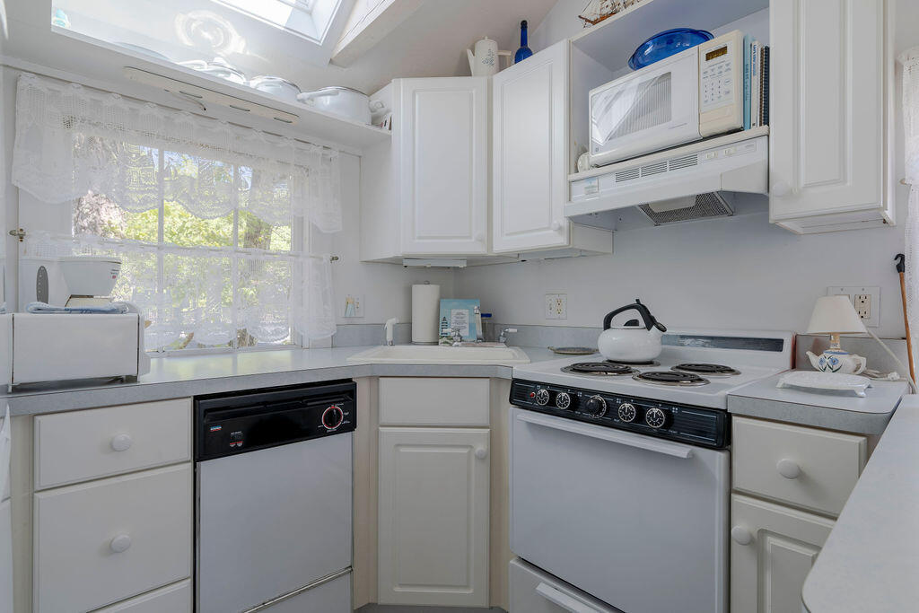 420 Chequessett Neck Road, Unit 10 Wellfleet, MA 02667 - Photo 8 of 22 420_Chequessett-10