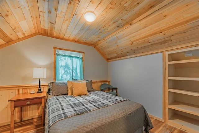 a view of a livingroom and dining room