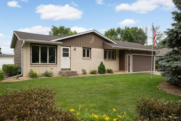 $299,900 | 1119 Park Lane, Hastings, MN 55033