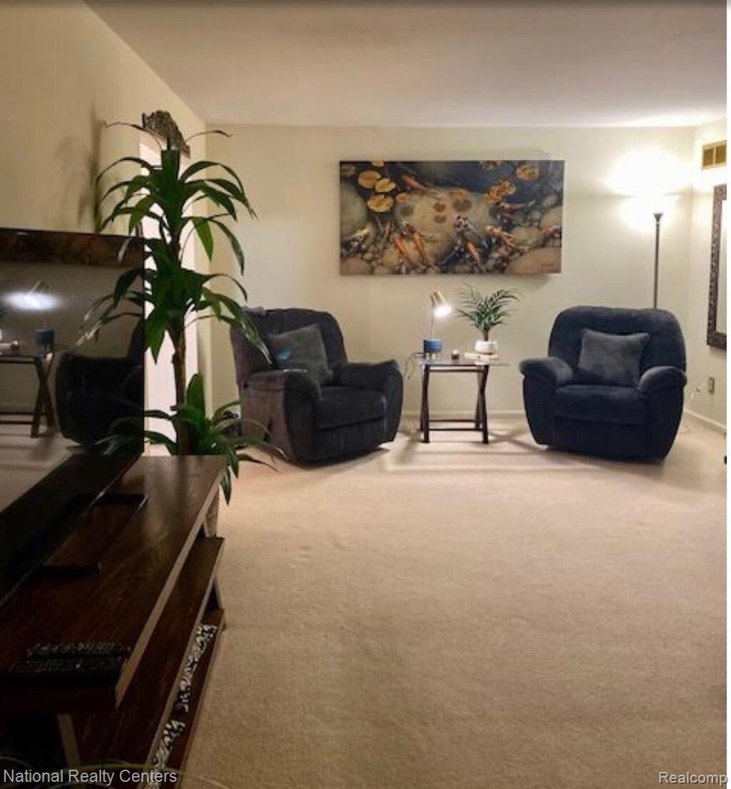 29628 Middlebelt Road, Unit 2702 Farmington, MI 48334 - Photo 15 of 27 Great Room