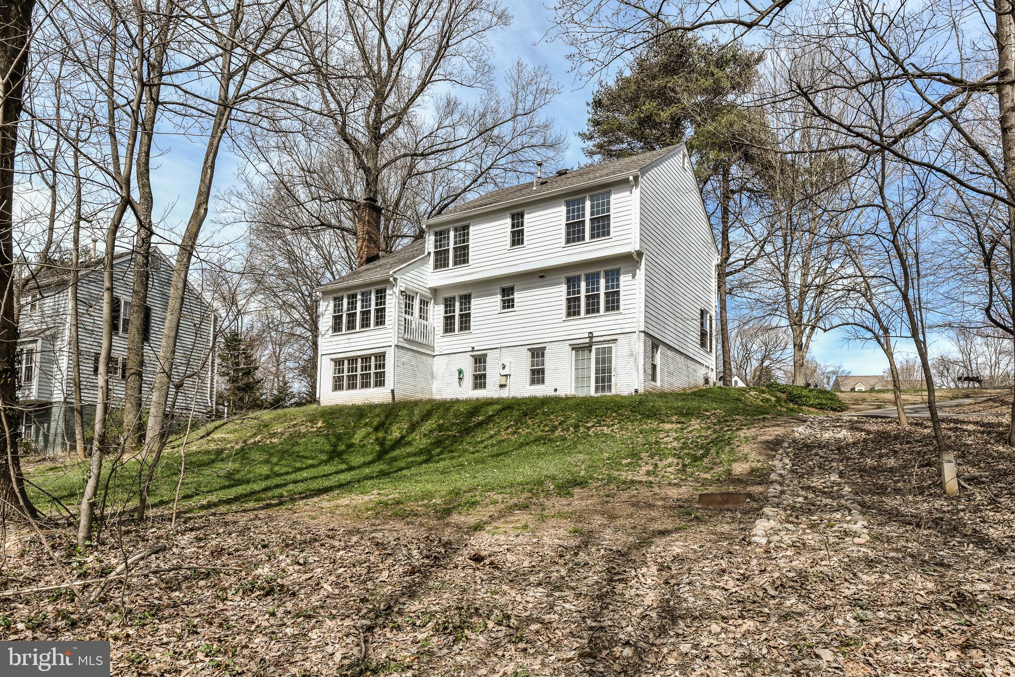 1646 Stowe Road Reston, VA 20194 - Photo 31 of 32 South-facing high lot makes all rooms bright