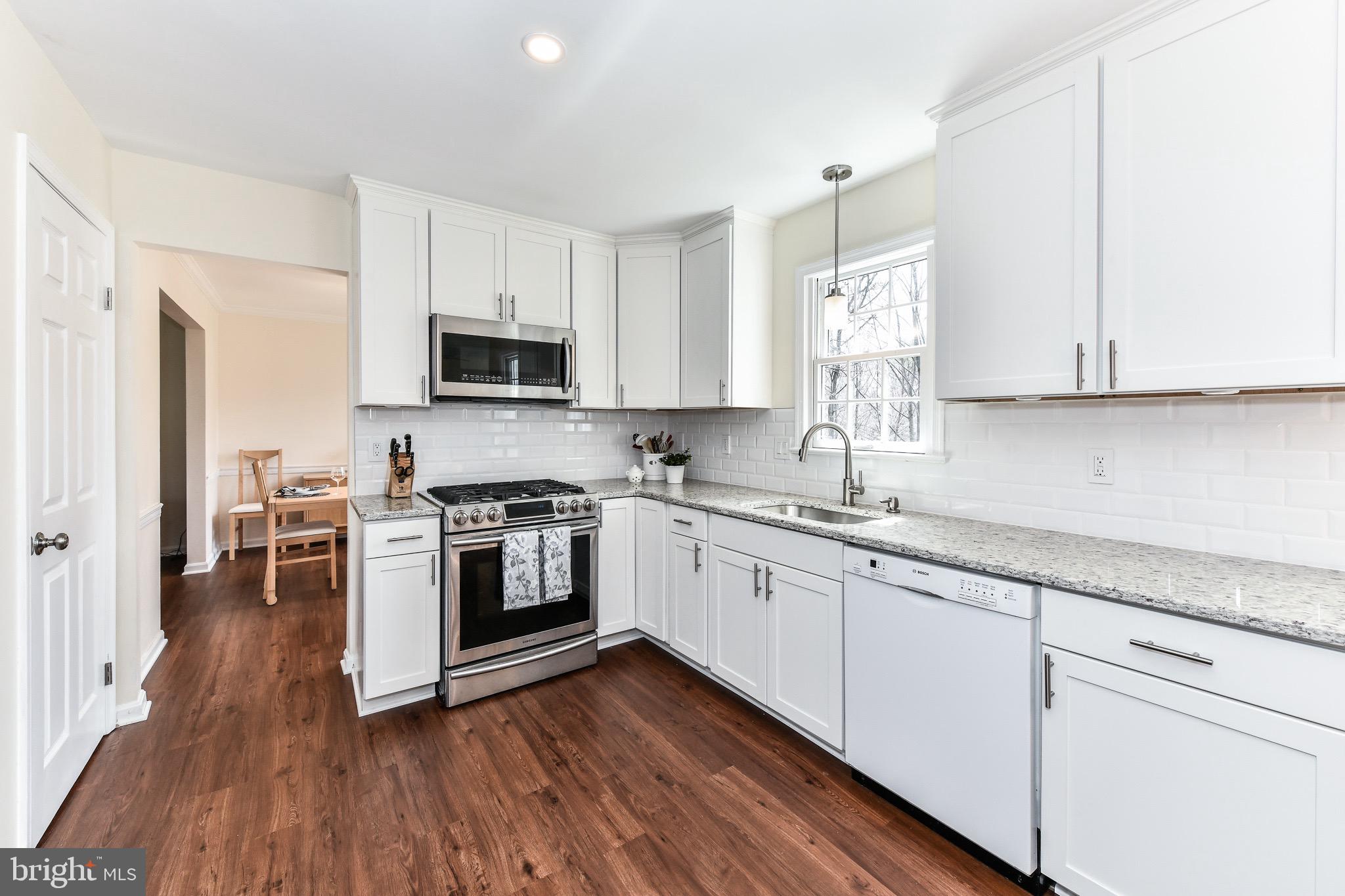 1646 Stowe Road Reston, VA 20194 - Photo 9 of 32 Granite counters on NEW cabinets! New flooring