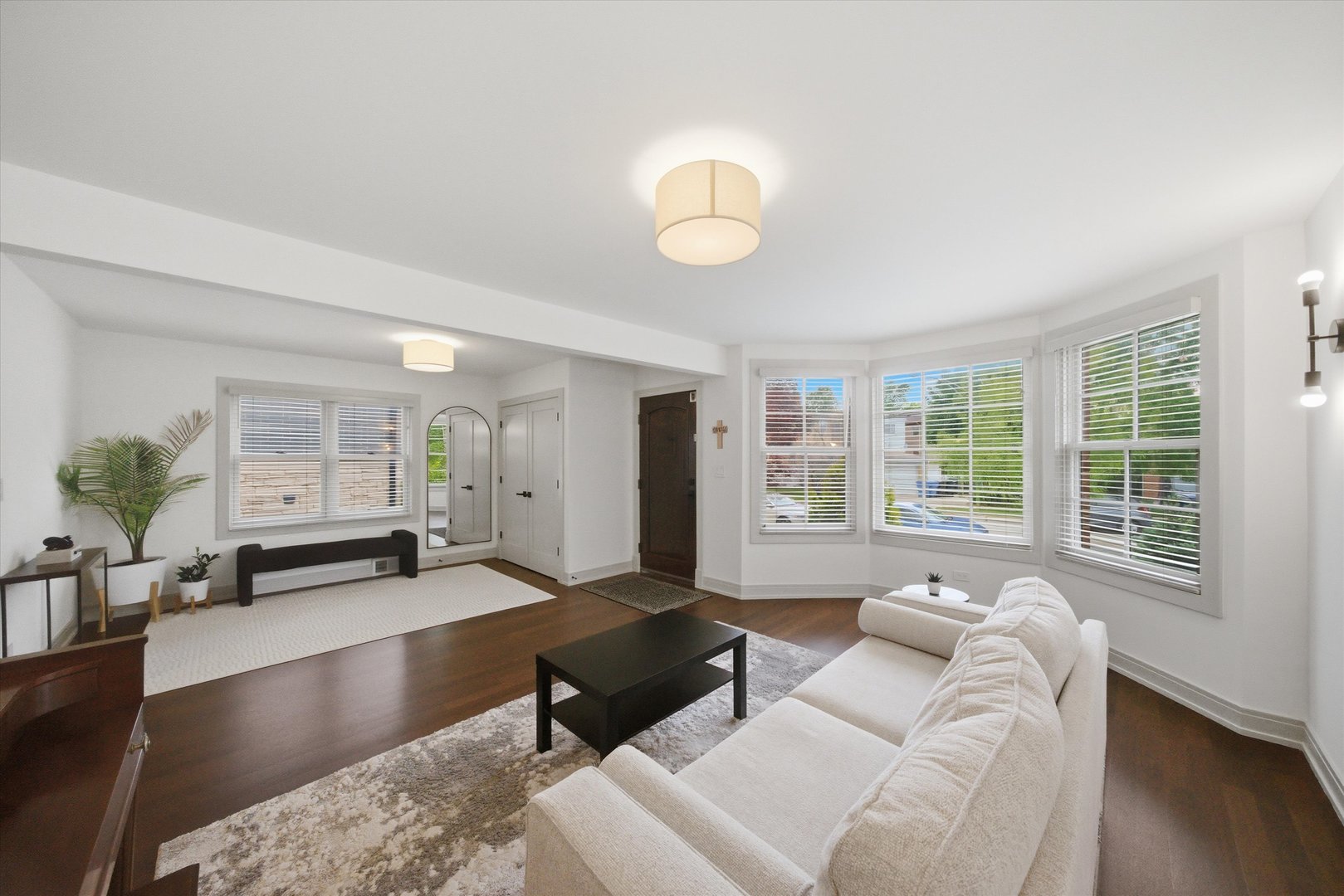 6057 North Tripp Avenue Chicago, IL 60646 - Photo 5 of 45