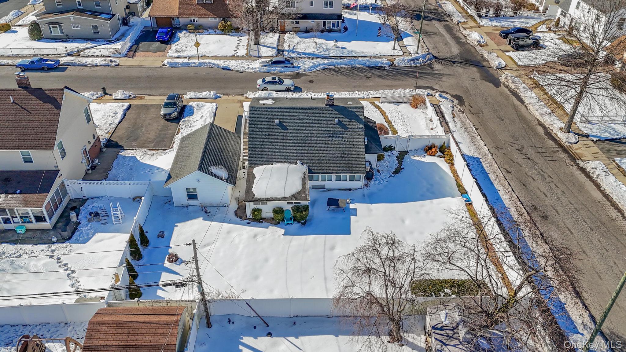 190 Meridian Road Levittown, NY 11756 - Photo 7 of 23