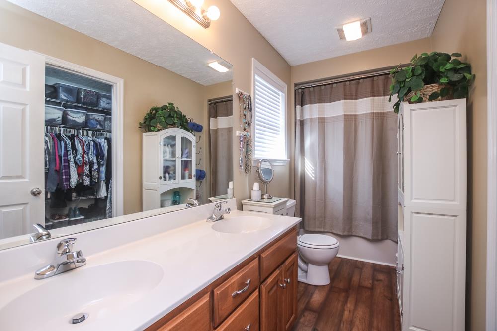 1919 Hills Chapel Road Manchester, TN 37355 - Photo 14 of 17 Master bath with new faucets - not shown.