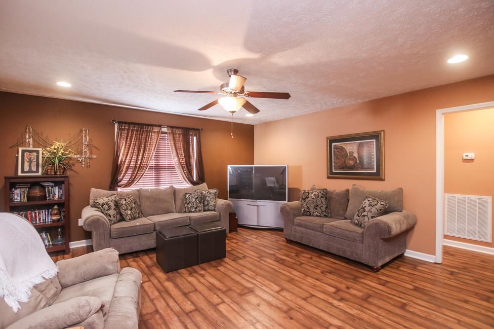 1919 Hills Chapel Road Manchester, TN 37355 - Photo 5 of 17 Large Living Room