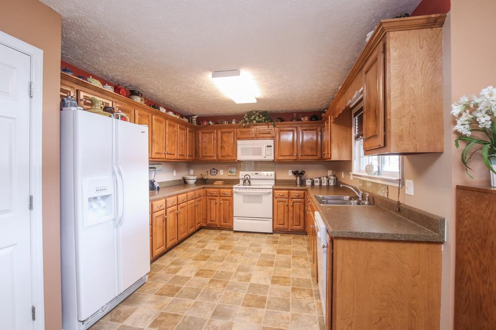 1919 Hills Chapel Road Manchester, TN 37355 - Photo 10 of 17 Large kitchen with lots of cabinets, pantry and new dishwasher (not shown).