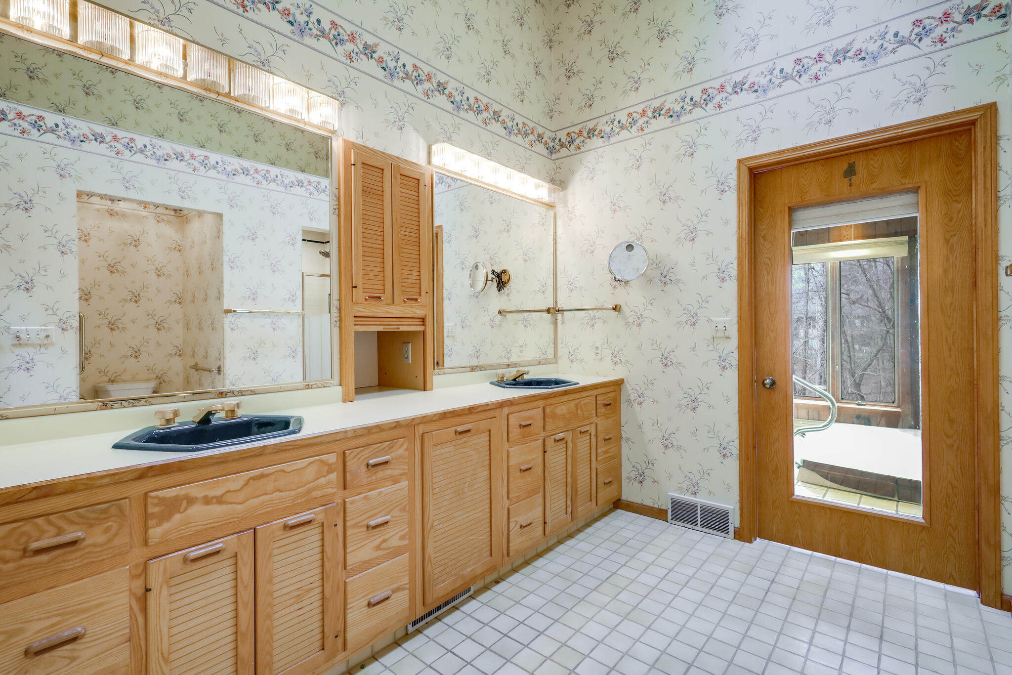 2128 Hunters Ridge Court Manitowoc, WI 54220 - Photo 37 of 71 IMG_7505