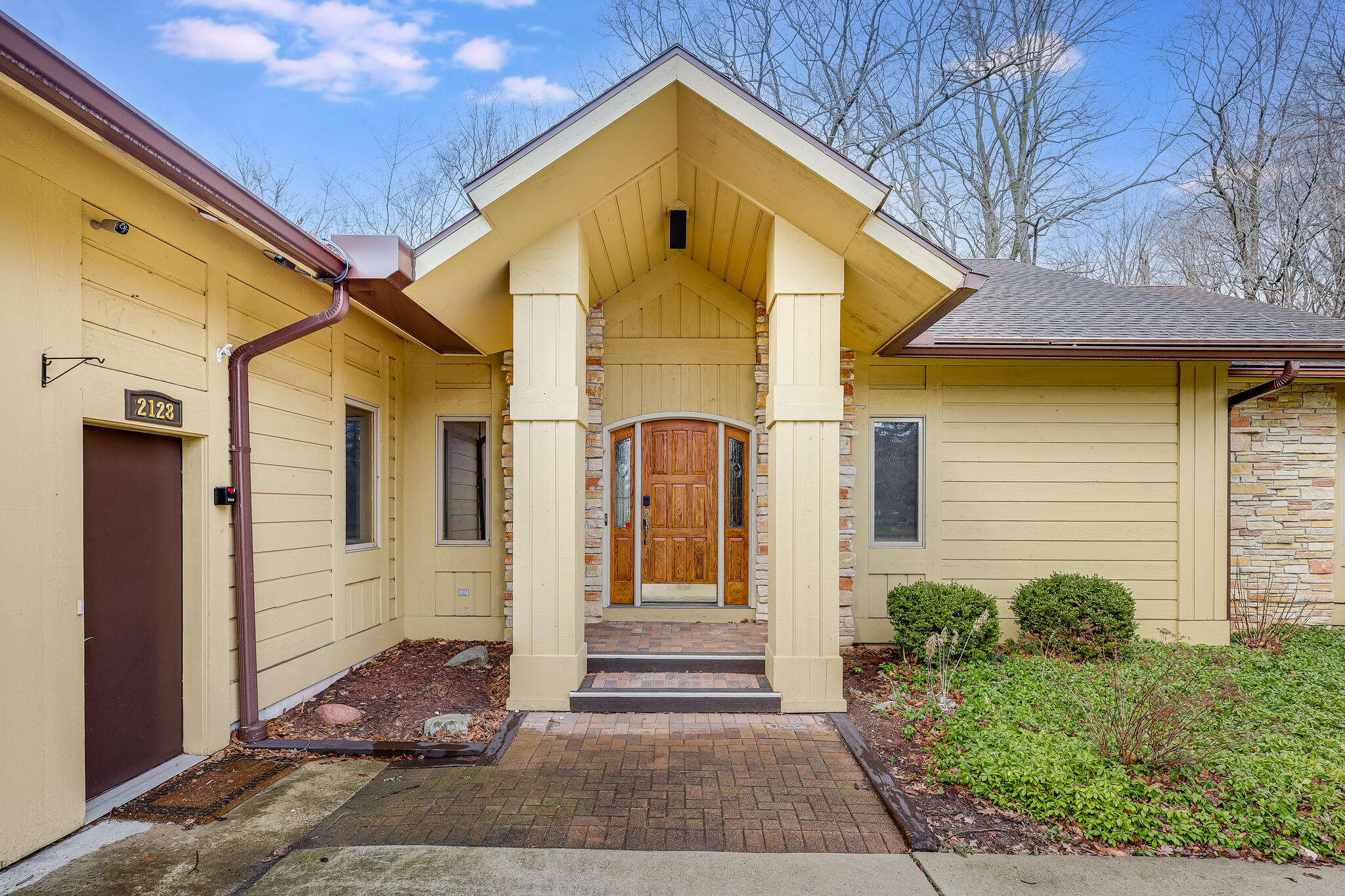 2128 Hunters Ridge Court Manitowoc, WI 54220 - Photo 4 of 71 IMG_7185