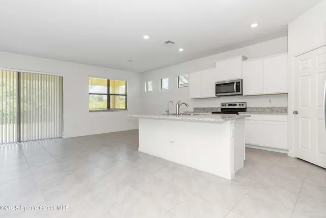 $2,400 | 947 Remington Green Drive Southeast, Palm Bay, FL 32909