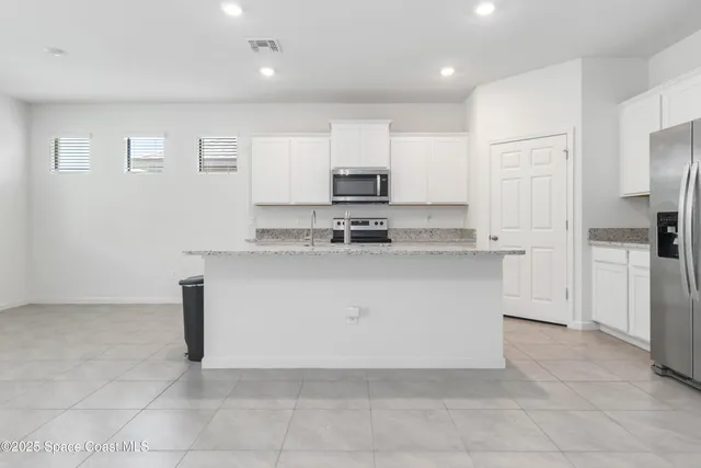 $2,400 | 947 Remington Green Drive Southeast, Palm Bay, FL 32909