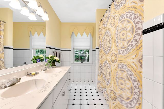 $1,100,000 | 185 Joseph Court, Warwick, RI 02886