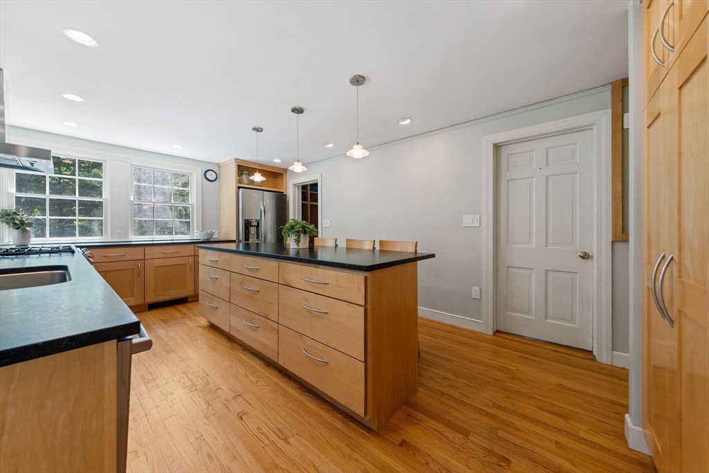 18 Isaac Davis Road Concord, MA 01742 - Photo 9 of 42