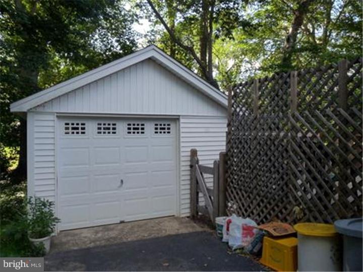 352 Lynn Road Springfield, PA 19064 - Photo 3 of 15