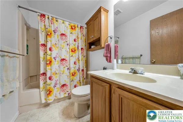 $370,000 | 4 Olde Penn Drive, Easton, PA 18045