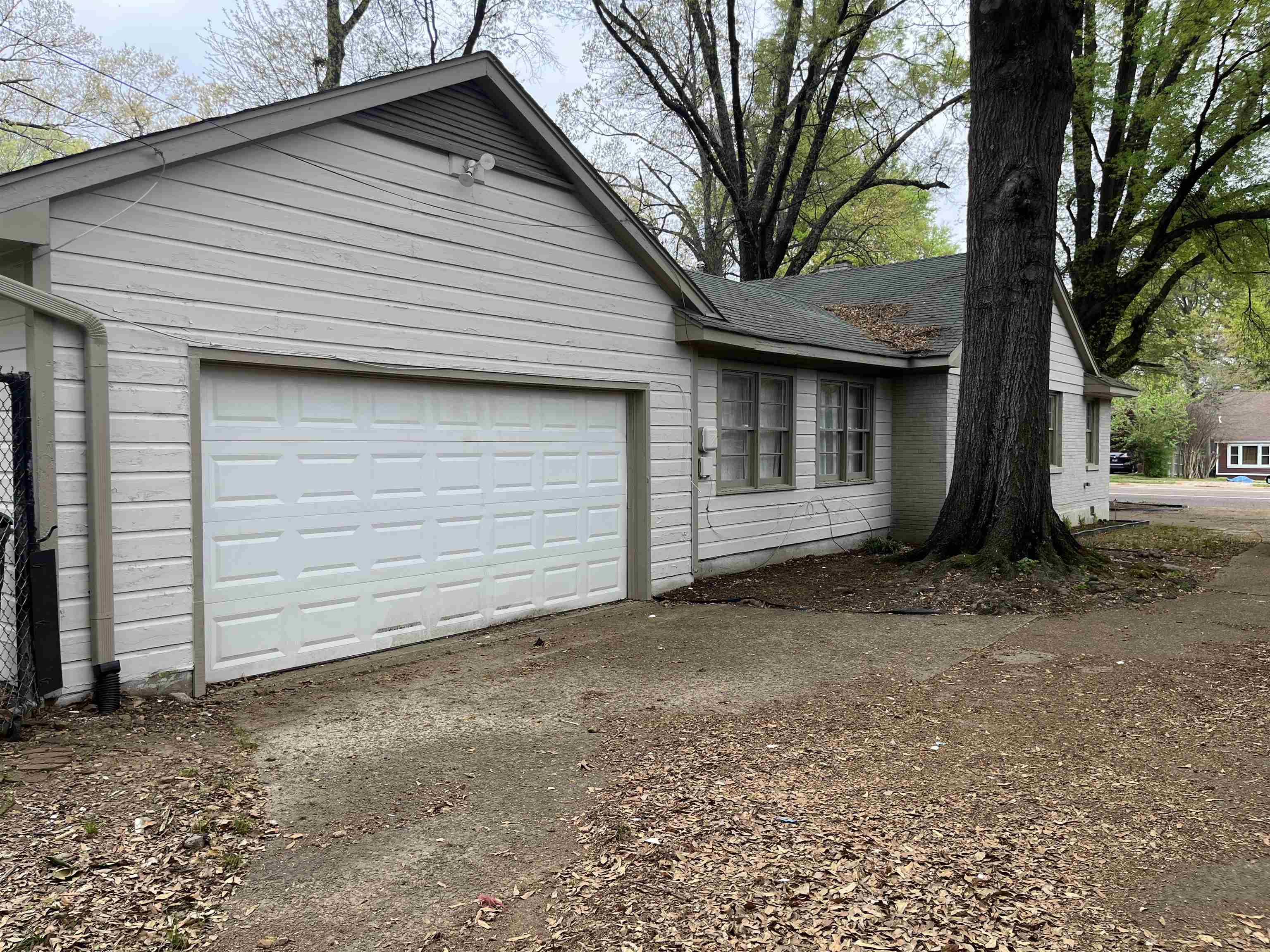 3381 Walnut Grove Road Memphis, TN 38111 - Photo 23 of 25 a view of a house with a yard and garage