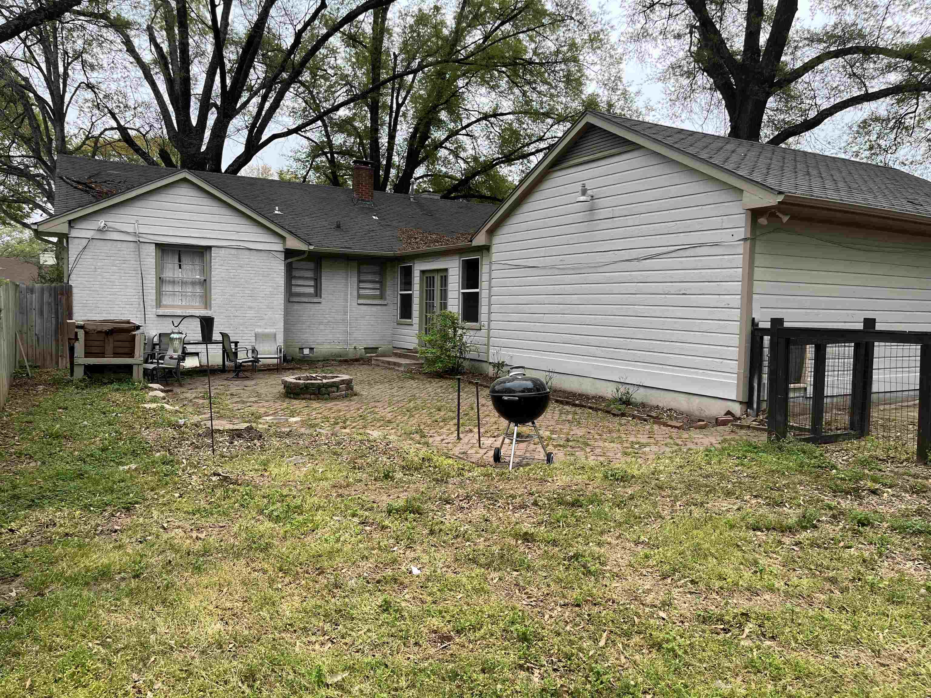 3381 Walnut Grove Road Memphis, TN 38111 - Photo 25 of 25 a backyard of a house with table and chairs