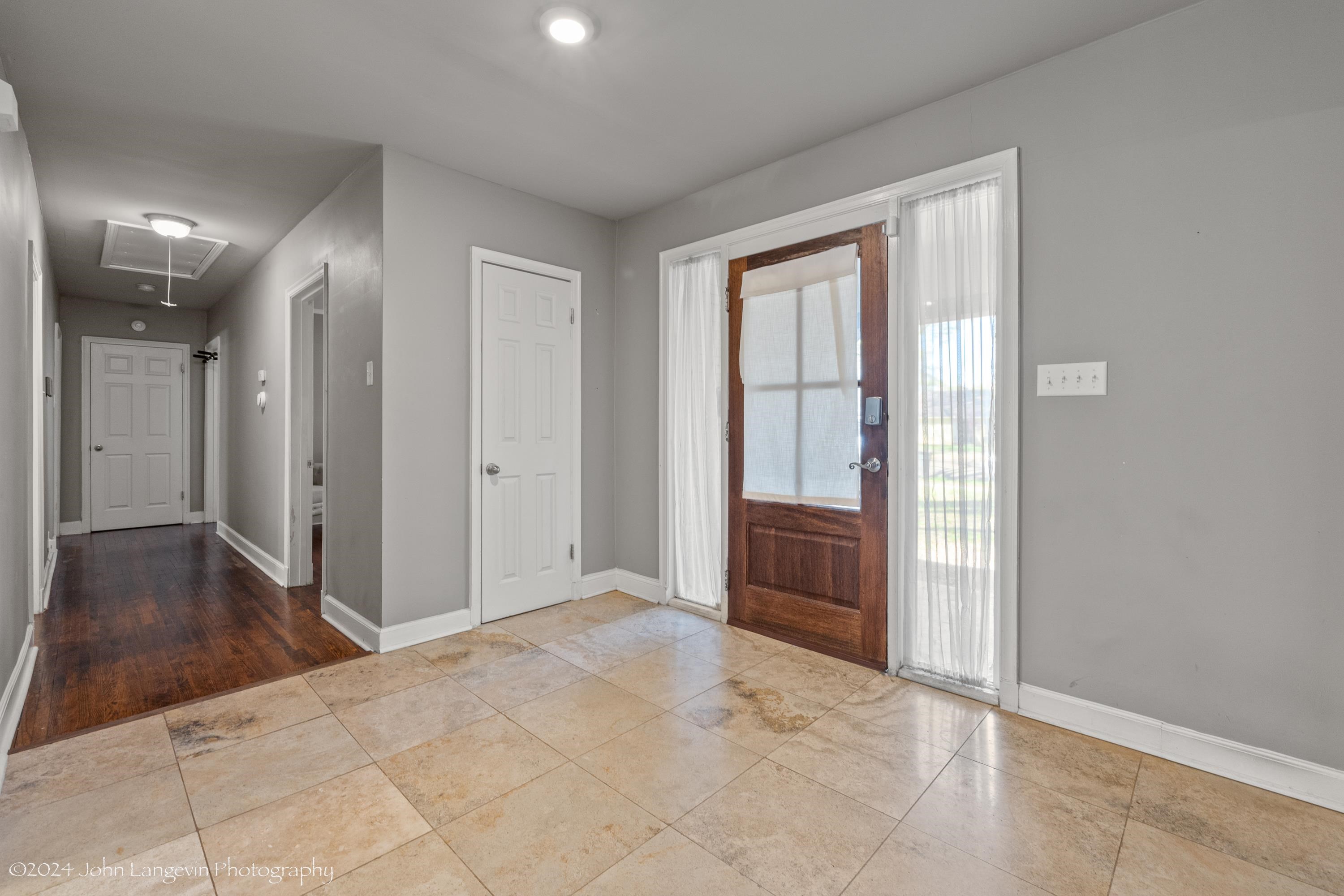 3381 Walnut Grove Road Memphis, TN 38111 - Photo 3 of 25 a view of entryway with wooden floor