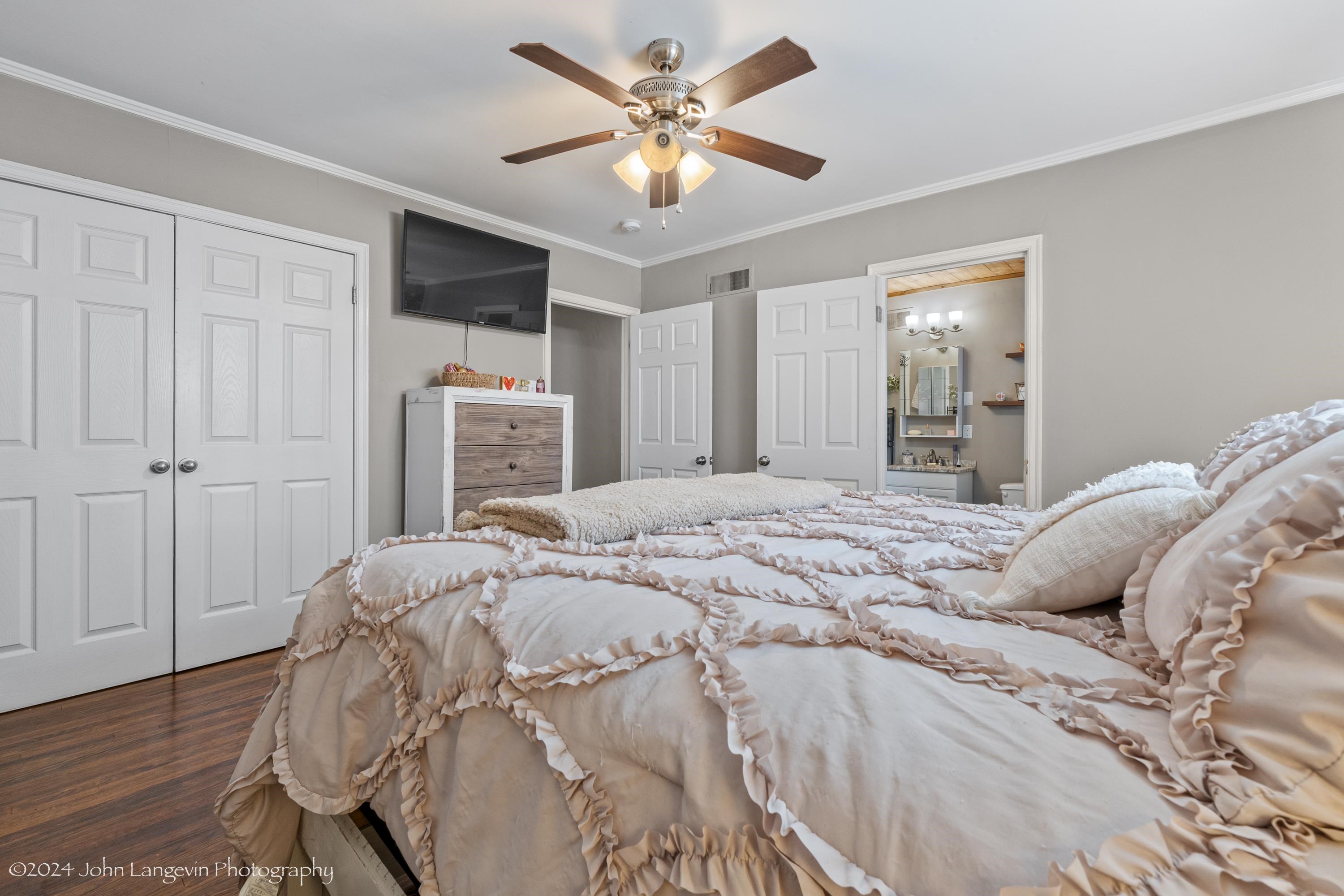 3381 Walnut Grove Road Memphis, TN 38111 - Photo 8 of 25 a bedroom with a bed and a flat screen tv