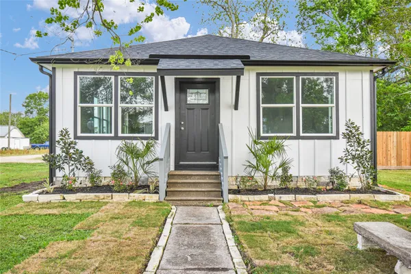 $170,000 | 5722 5 Th Street, Danbury, TX 77534