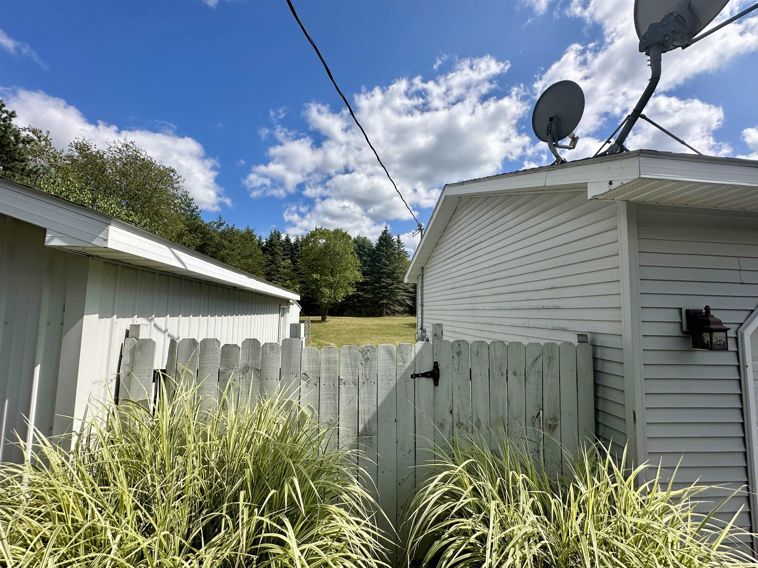 2559 North Hulbert Road Interlochen, MI 49643 - Photo 5 of 61 1926818-5f74c93d-e6d4-4287-b10b-29b7c3015cd8.JPG