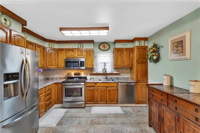 $178,900 | 213 Whittier Street, Vandergrift, PA 15690