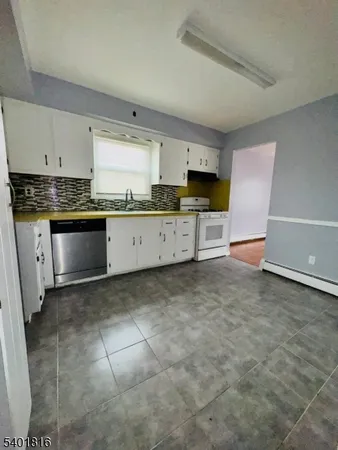 $2,600 | 32 Union Place, Irvington, NJ 07111