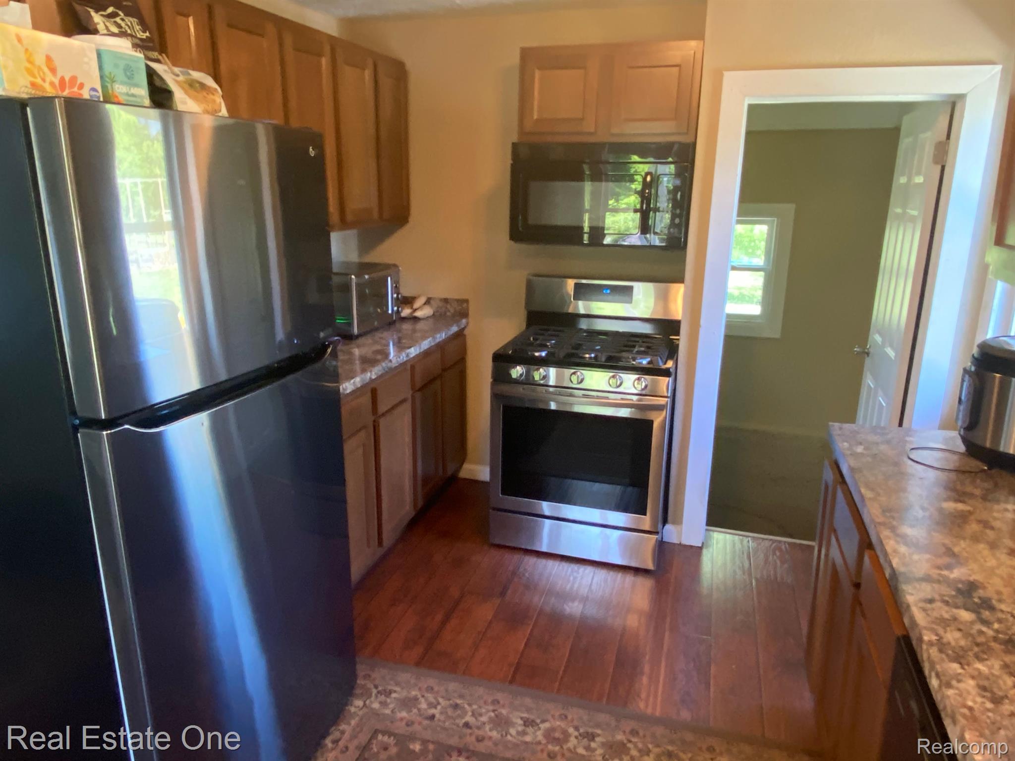1561 North Hickory Ridge Road Highland, MI 48357 - Photo 19 of 39 Gallery Image 19