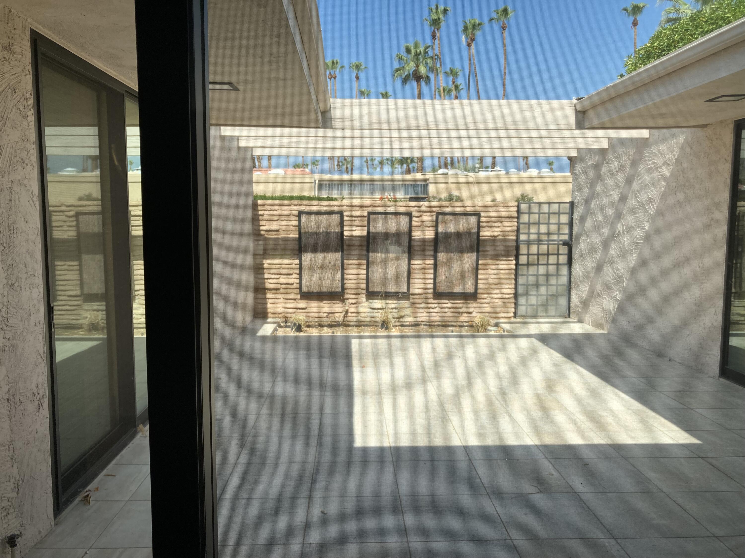 45760 Pima Road Indian Wells, CA 92210 - Photo 15 of 28 a view of a indoor swimming pool
