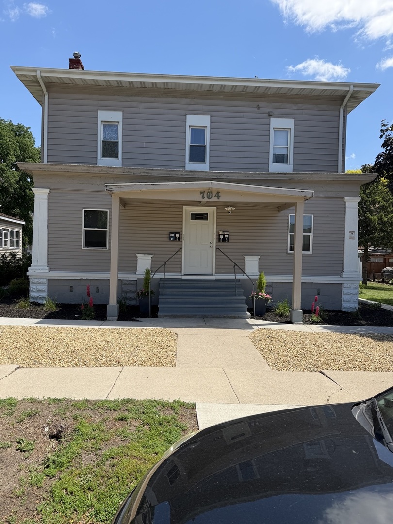 704 Locust Street Sterling, IL 61081 - Photo 1 of 15