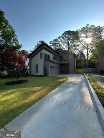a house view with a outdoor space