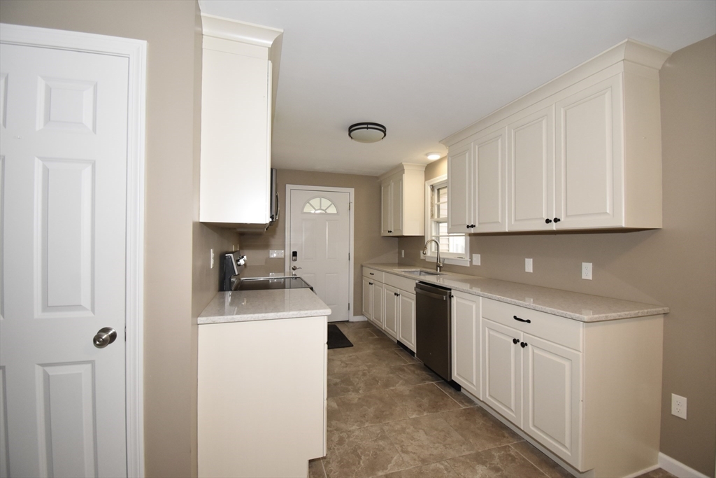 170 Blanche Street Springfield, MA 01119 - Photo 4 of 32 Gallery Image 4