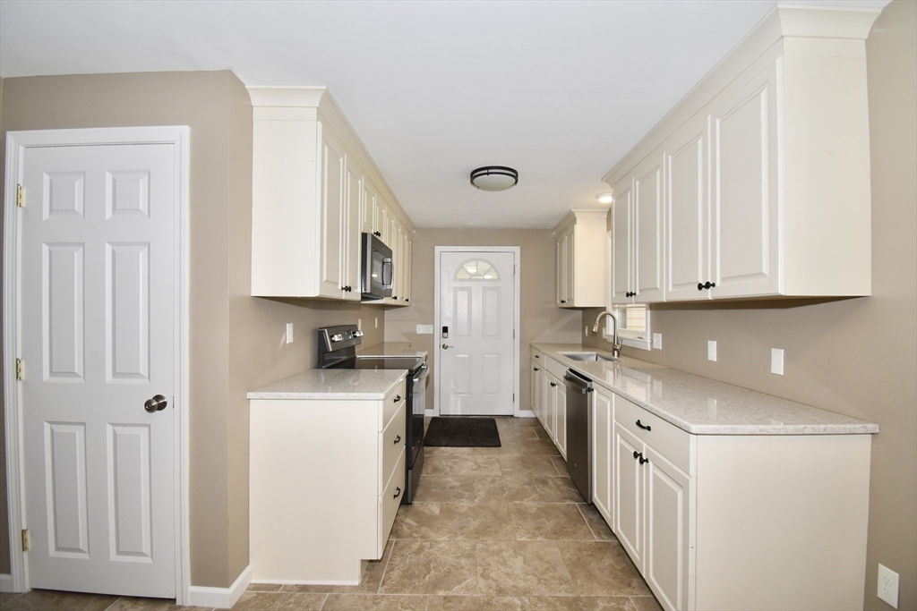 170 Blanche Street Springfield, MA 01119 - Photo 7 of 32 Gallery Image 7