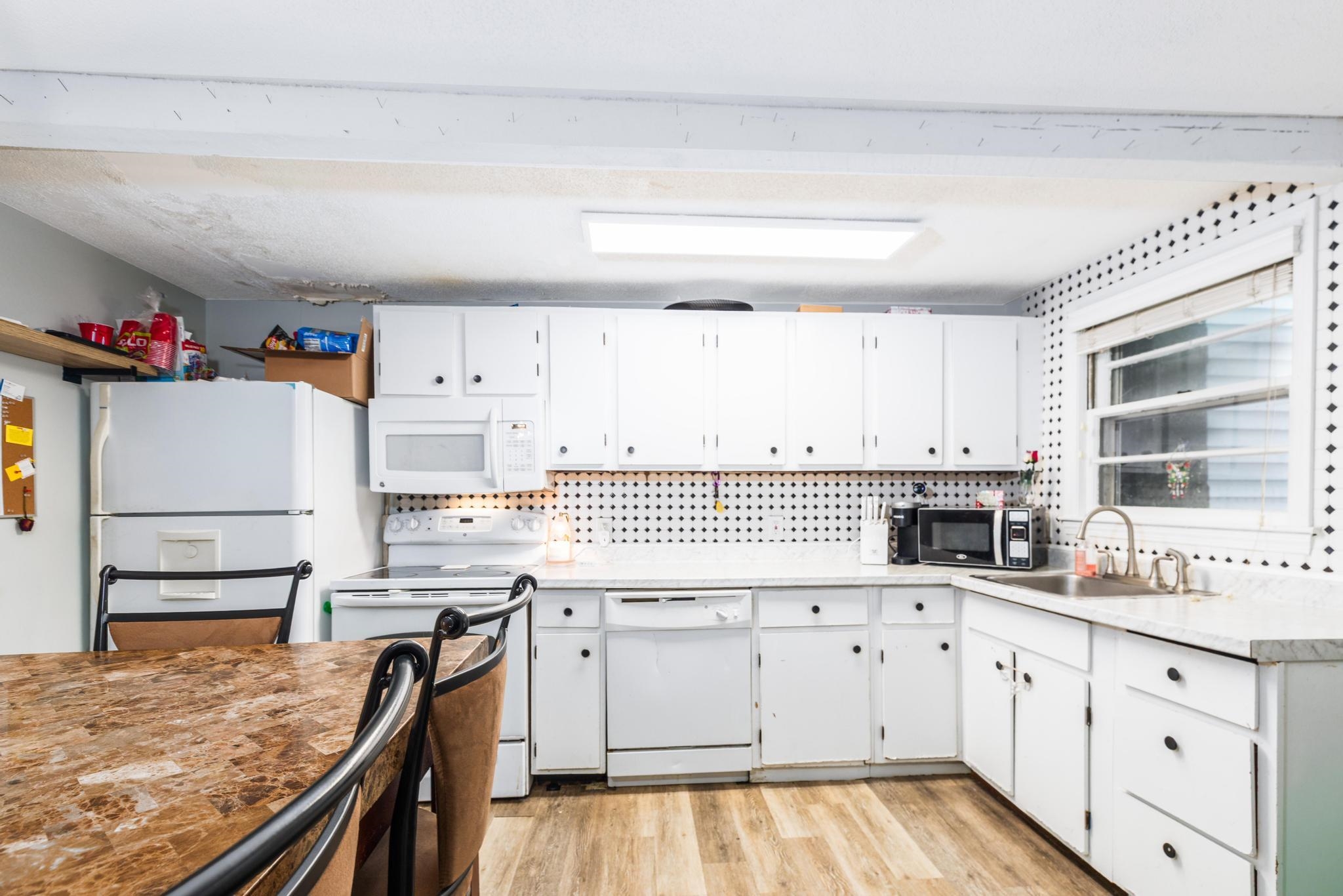 18 Brook Street Derry, NH 03038 - Photo 30 of 42