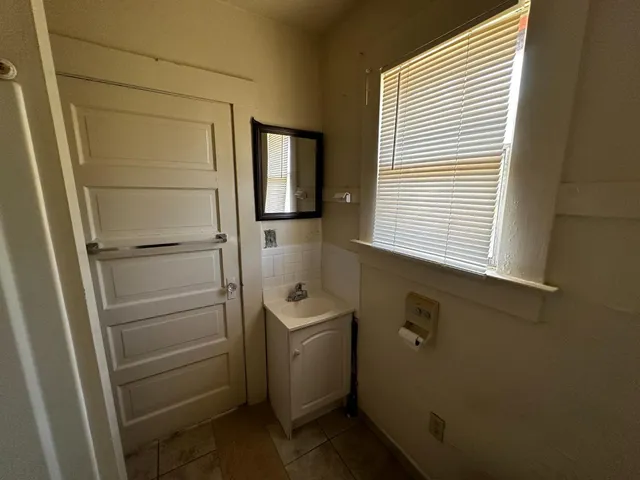 $242,000 | 2340 East Clay Avenue, Fresno, CA 93701