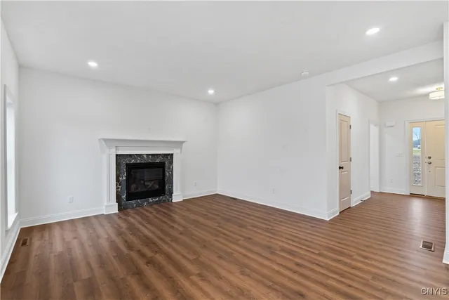 $456,900 | 105 Terwillager Lane, Manlius, NY 13116