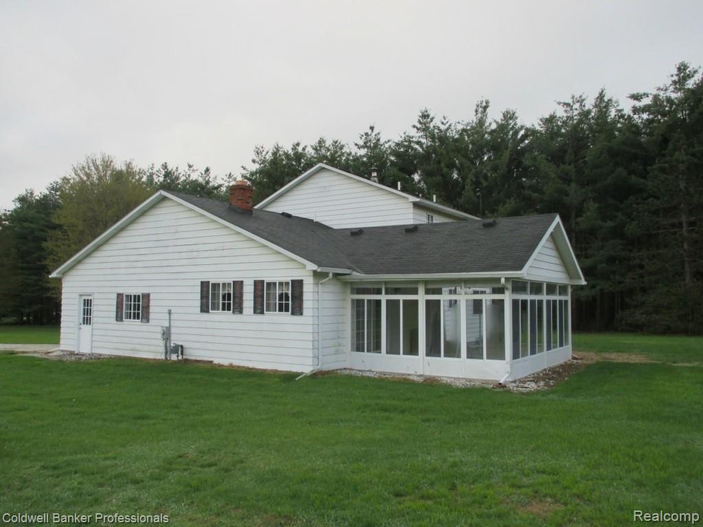 2033 Indian Road Lapeer, MI 48446 - Photo 4 of 55 2033 Indian Back SE.jpg