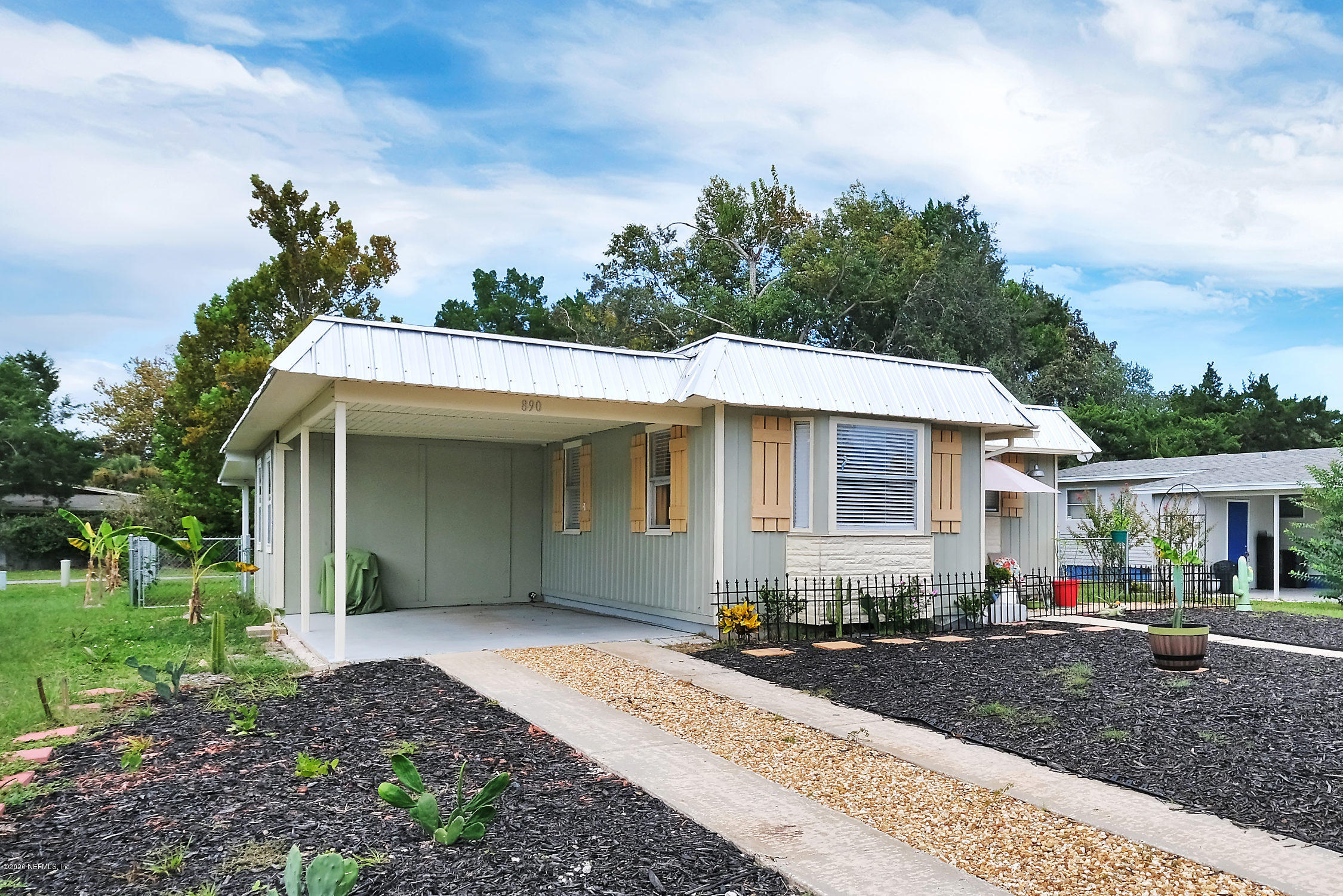 890 Palermo Road St. Augustine, FL 32086 - Photo 5 of 25 a front view of a house with garden