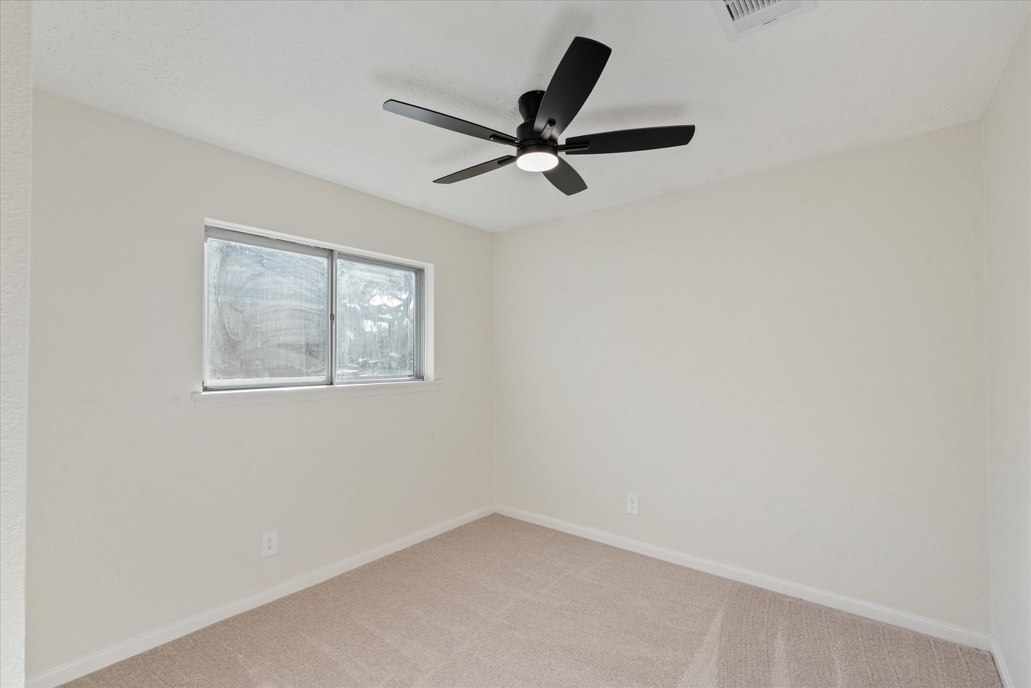 10403 Winding Trail Road La Porte, TX 77571 - Photo 14 of 26 an empty room with a window