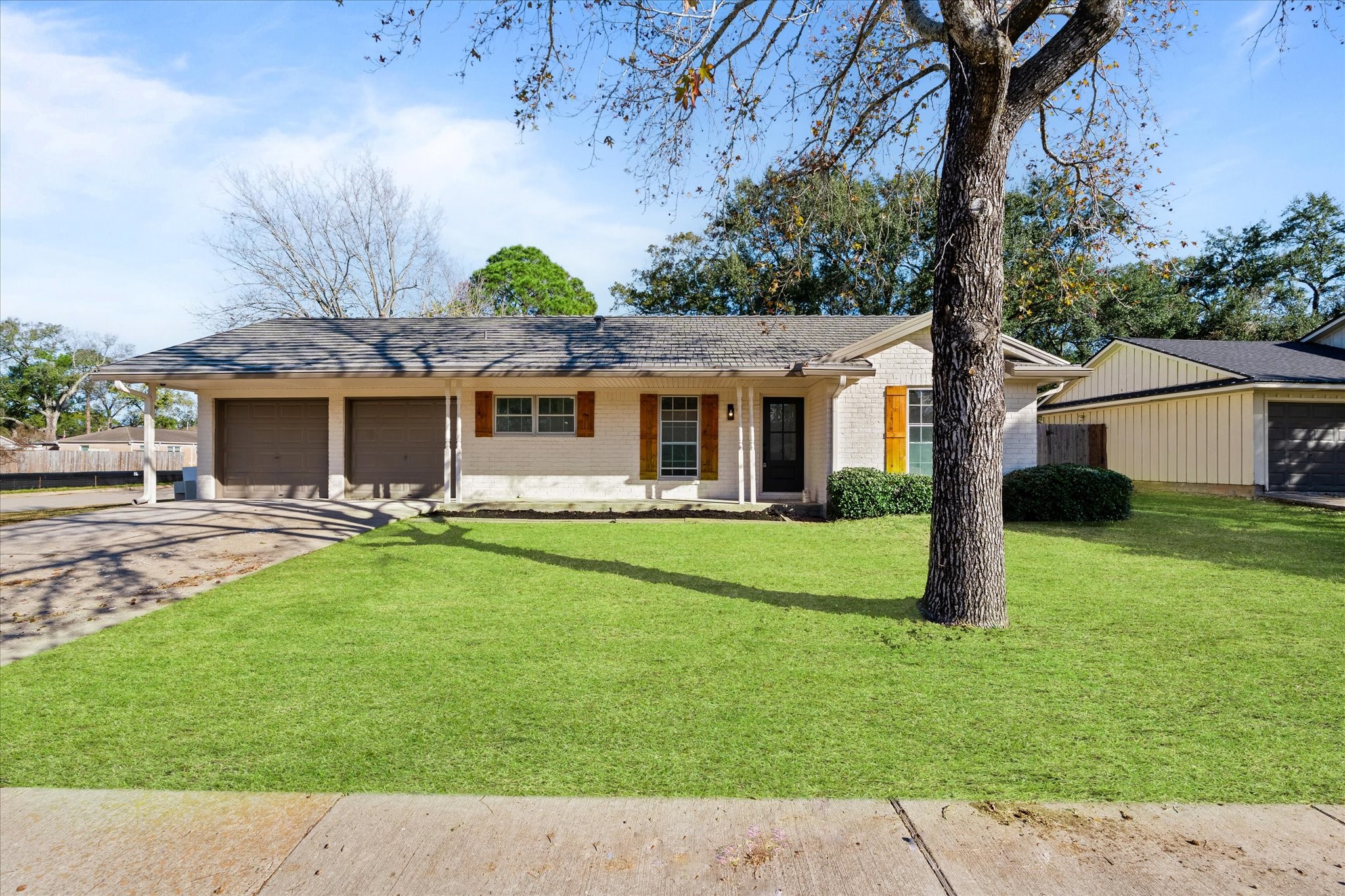 10403 Winding Trail Road La Porte, TX 77571 - Photo 2 of 26 a view of a yard in front of house