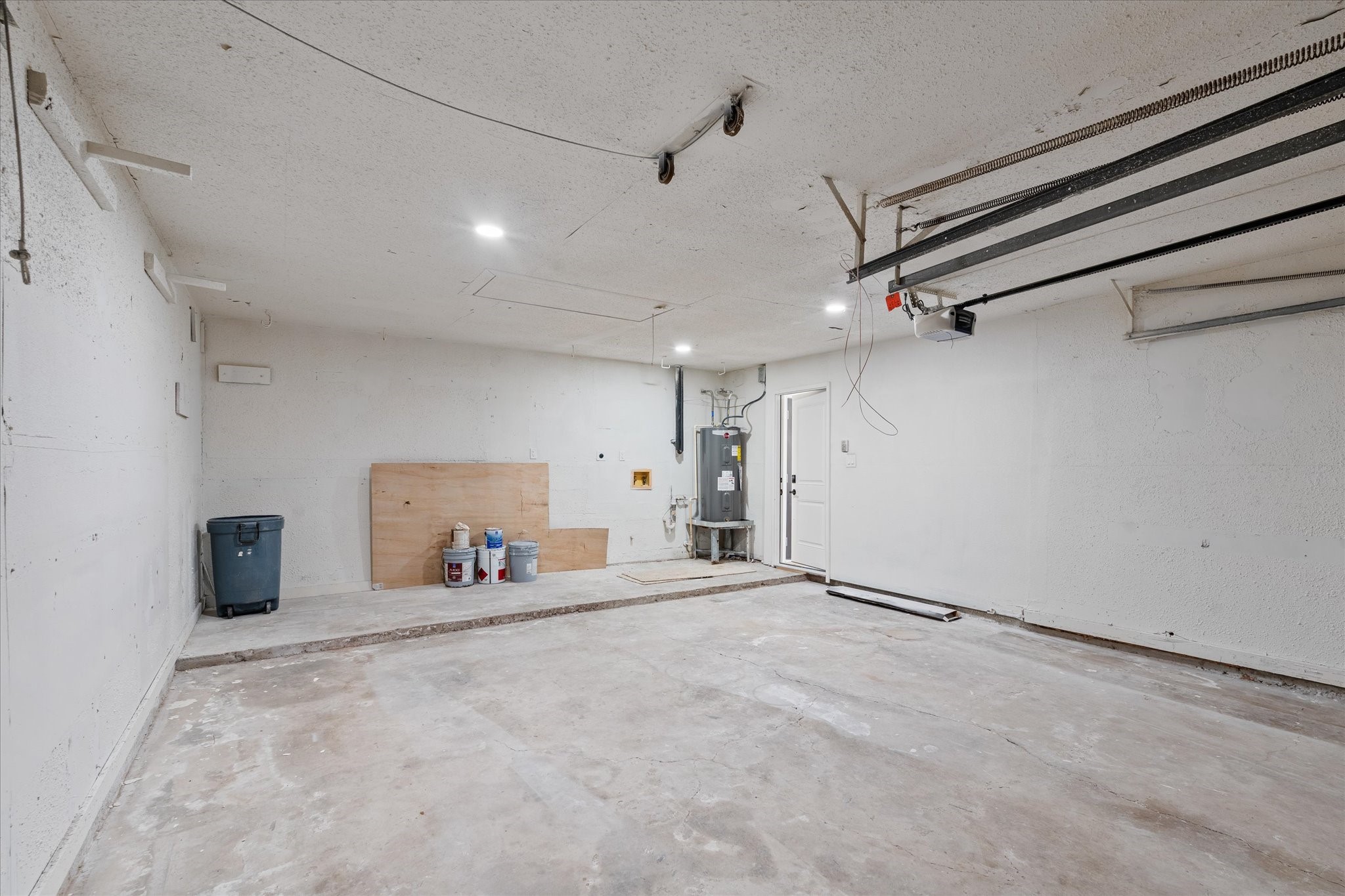10403 Winding Trail Road La Porte, TX 77571 - Photo 24 of 26 a big room with closet and a window