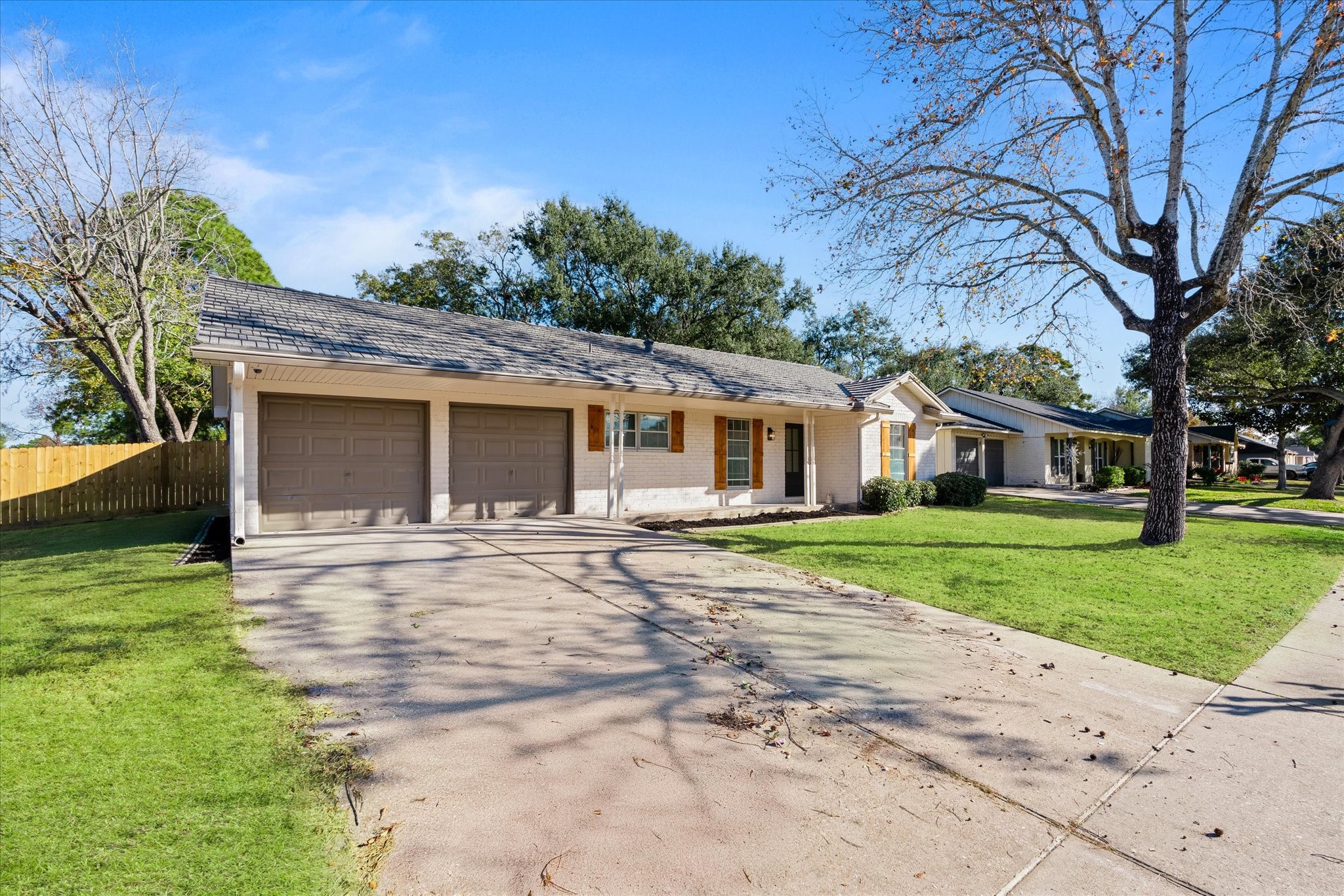 10403 Winding Trail Road La Porte, TX 77571 - Photo 4 of 26 a front view of a house with a garden
