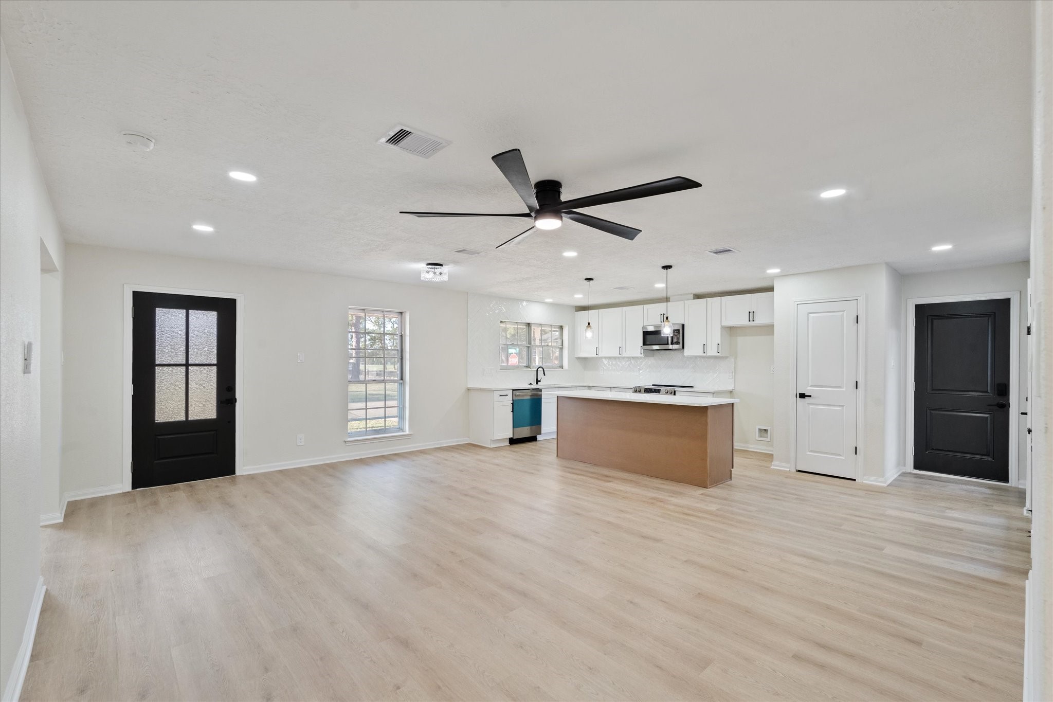 10403 Winding Trail Road La Porte, TX 77571 - Photo 6 of 26 a view of kitchen with refrigerator and window