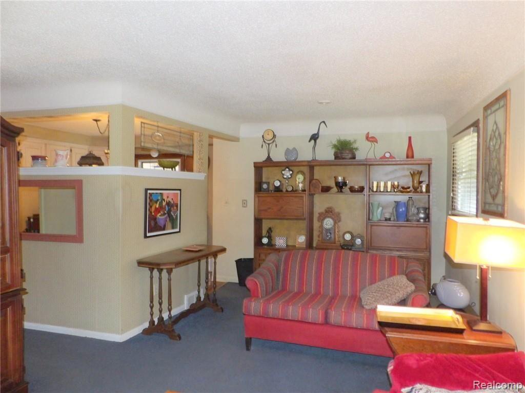 18787 Wick Road Allen Park, MI 48101 - Photo 13 of 28 The dining area features neutral walls!
