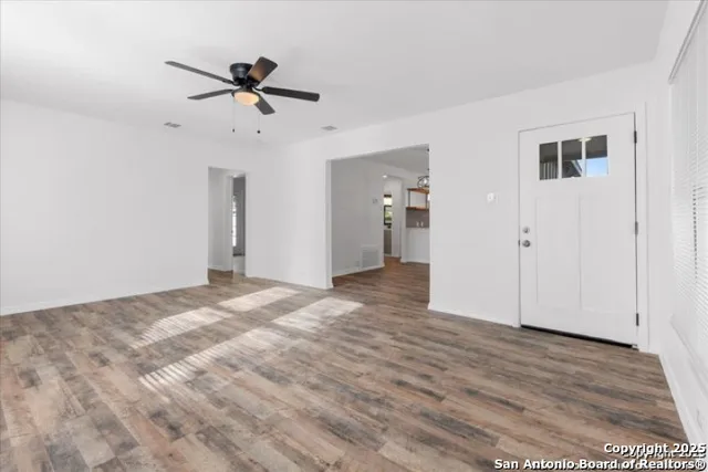 $2,000 | 2530 West Mistletoe Avenue, San Antonio, TX 78228