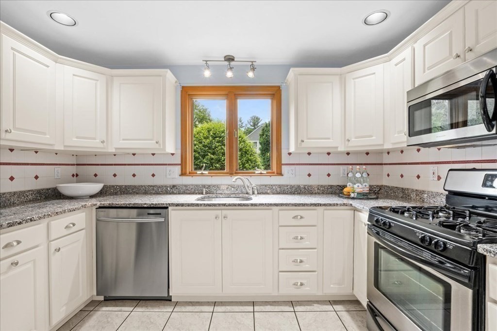 39 Ireta Road Shrewsbury, MA 01545 - Photo 6 of 42 Gallery Image 6