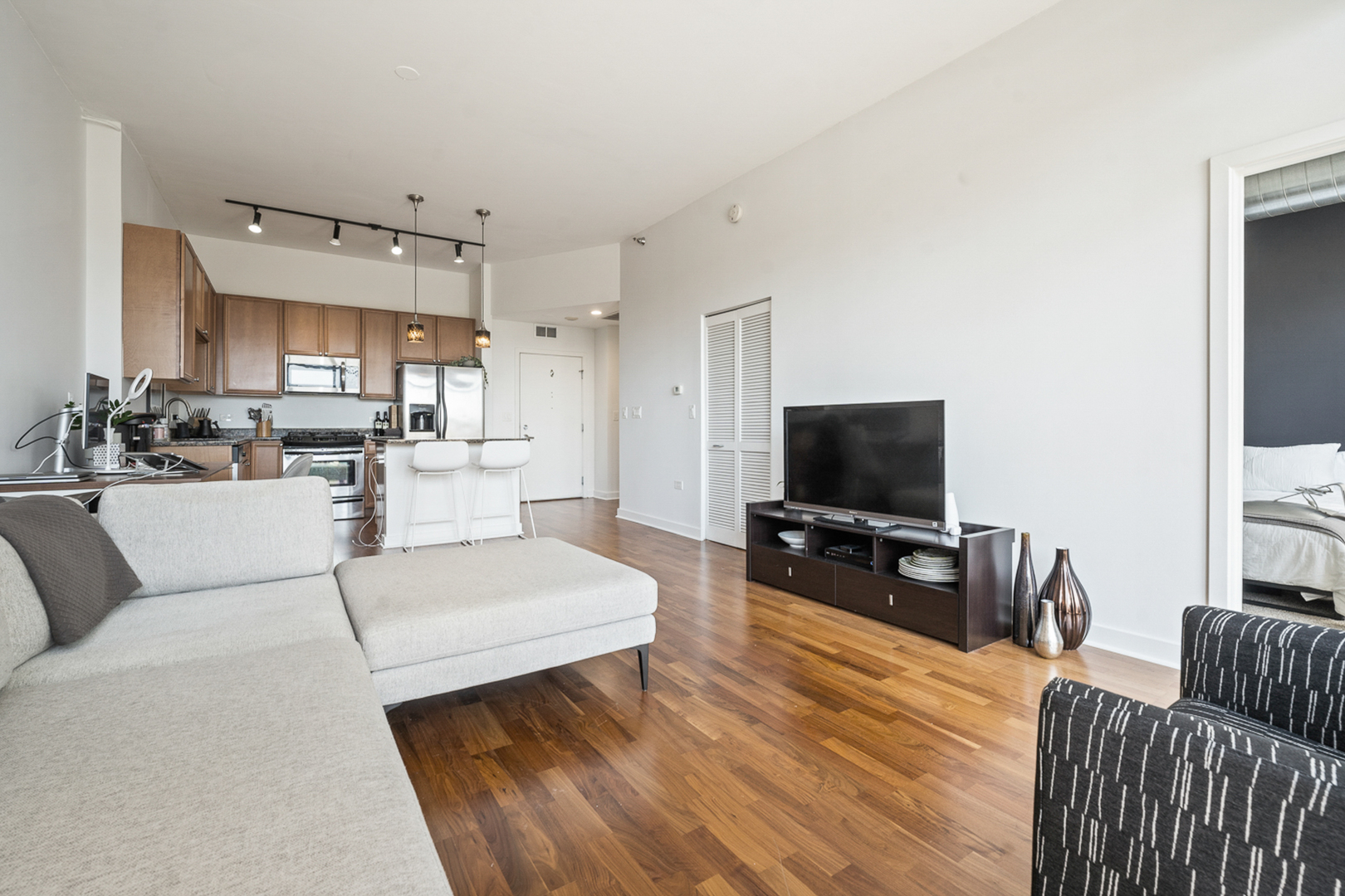 901 West Madison Street, Unit 401 Chicago, IL 60607 - Photo 4 of 19 a living room with furniture and a flat screen tv